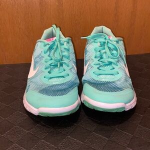 Nike Flex Experience RN 4 • mint green with teal accent